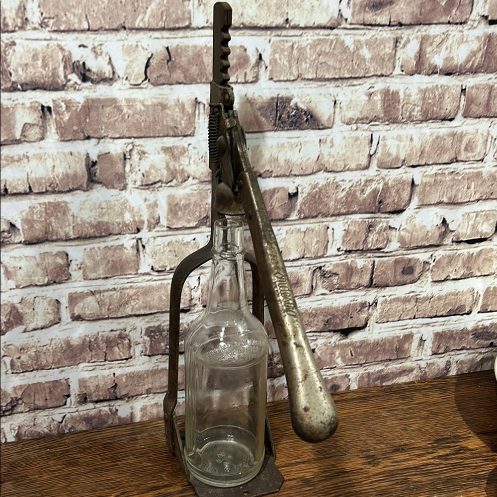 Vintage Metal Bottle‎ Corker